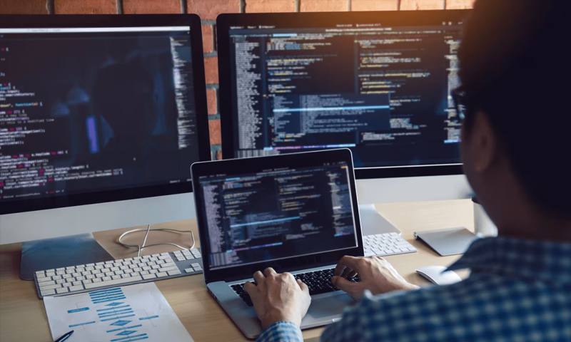 数据科学选型：R与Python如何赋能句容市网站建设？
